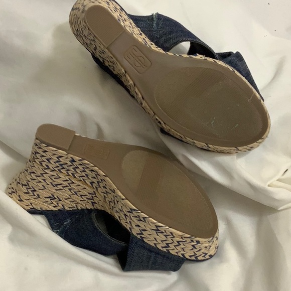 Jennifer Lopez platform heel - Picture 2 of 3